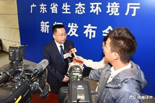 ▲省生態(tài)環(huán)境廳黨組成員、副廳長(zhǎng)陳金鑾接受記者采訪